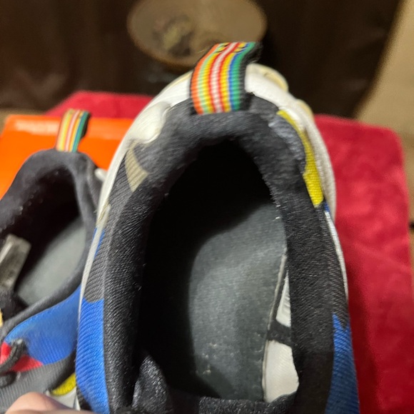 Pair of Nike sneakers size 5 in men, GUC. - Picture 7 of 9